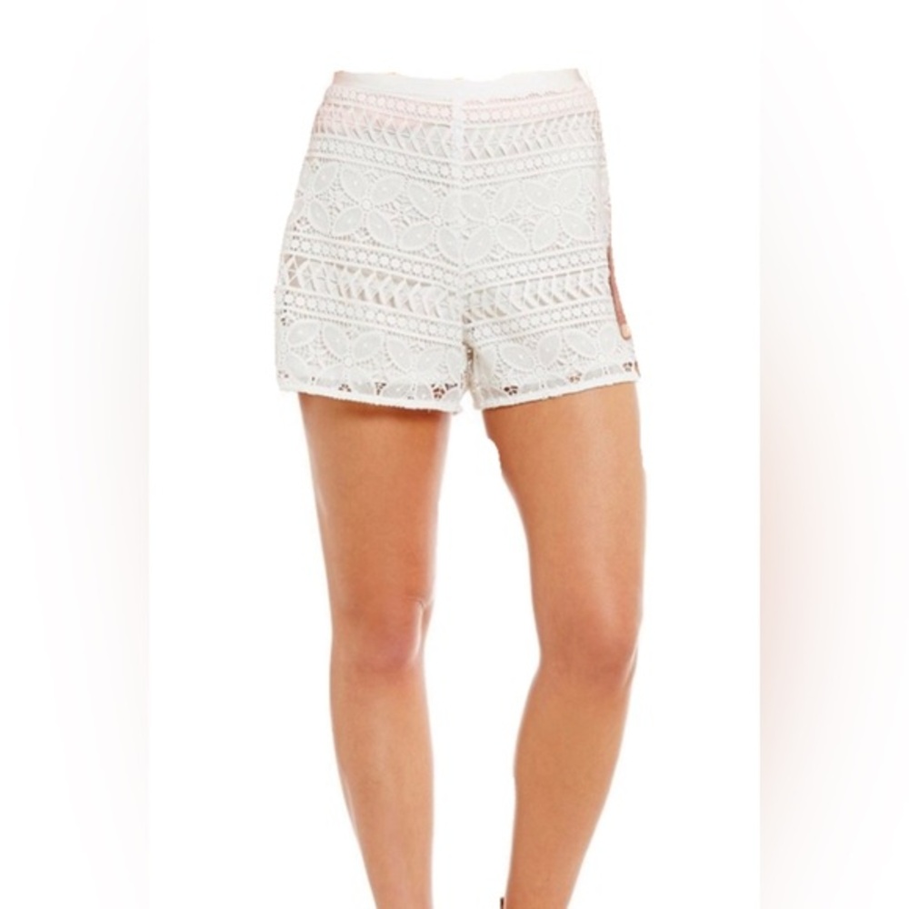 Trina Turk NWT Lace Shorts White Size 10 Lined Floral Chic